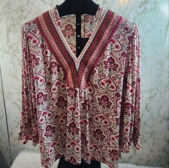Matilda Jane Clothing Tops - Matilda Jane Clothing Beautiful Vneck Lace Trim  Top